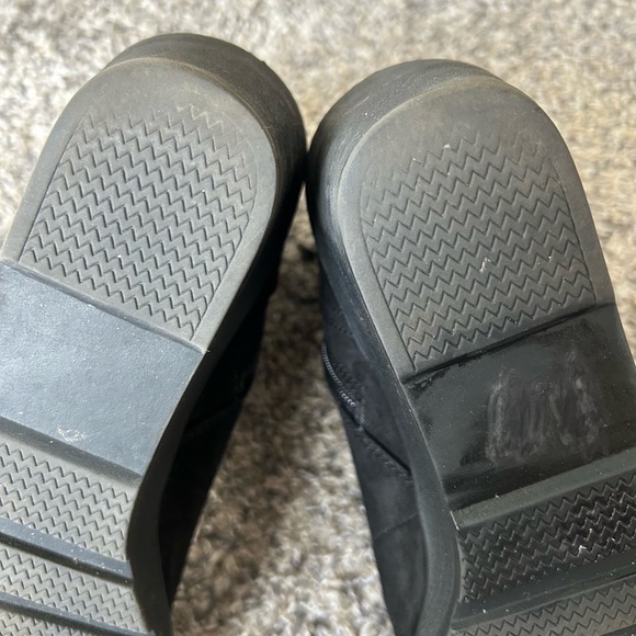 Torrid women’s faux fur wedge lace up boots size 11W - Picture 10 of 11